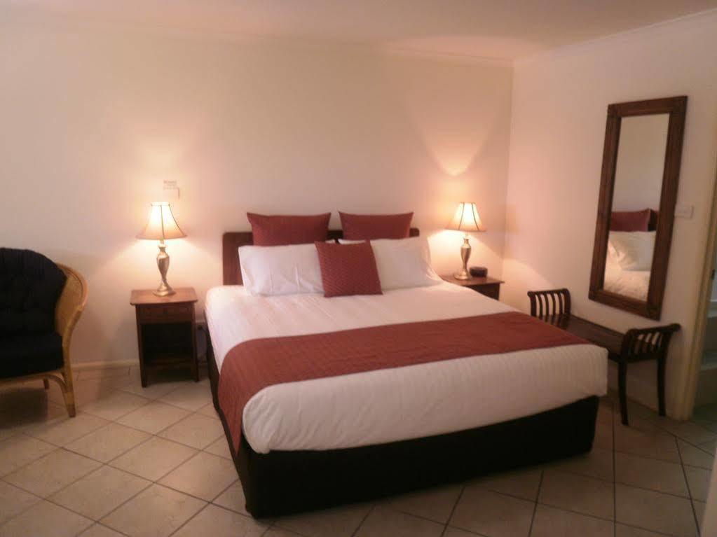 The Carmel Yamba Motel Buitenkant foto