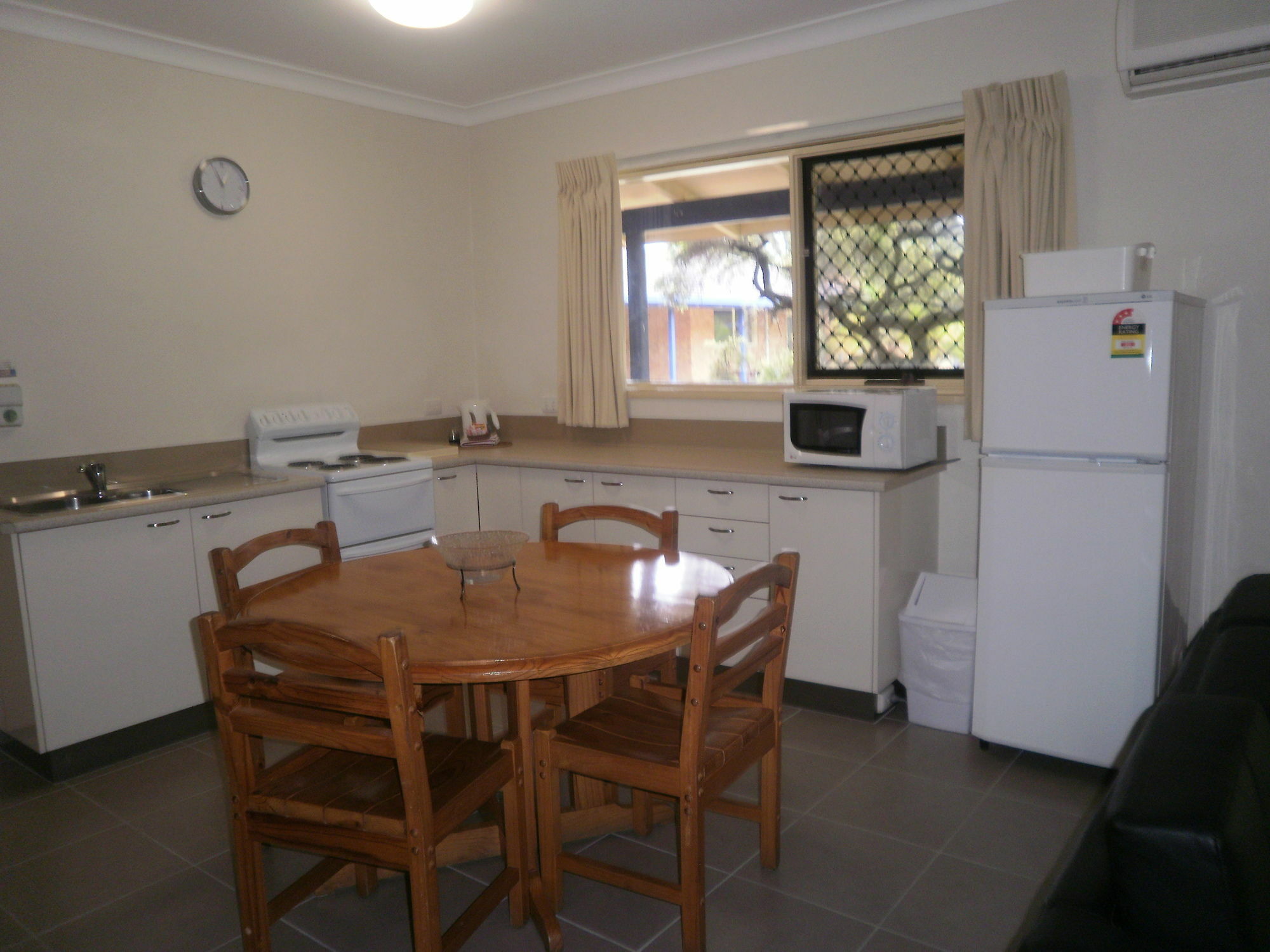 The Carmel Yamba Motel Buitenkant foto